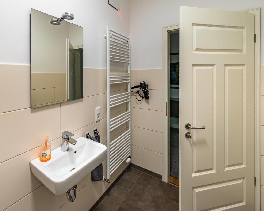 Modern 6 Bathroom Villa In The City โอลเดนบวร์ก ภายนอก รูปภาพ