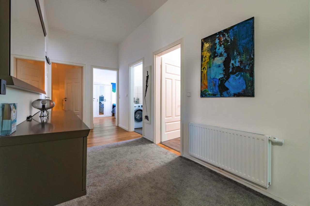 Modern 6 Bathroom Villa In The City โอลเดนบวร์ก ภายนอก รูปภาพ
